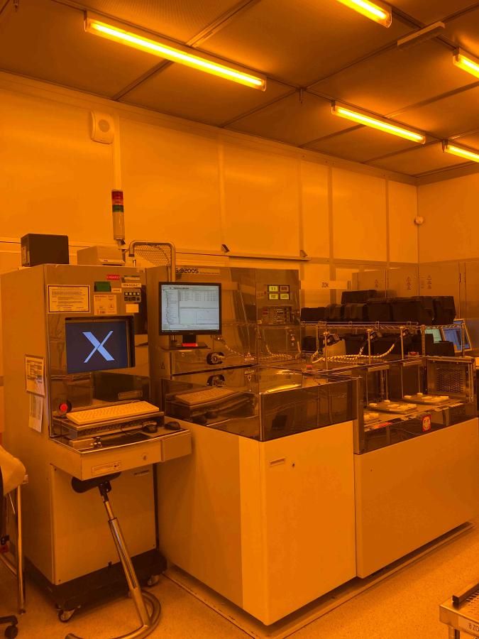 Used 2004 Hitachi S9220 CD-SEM