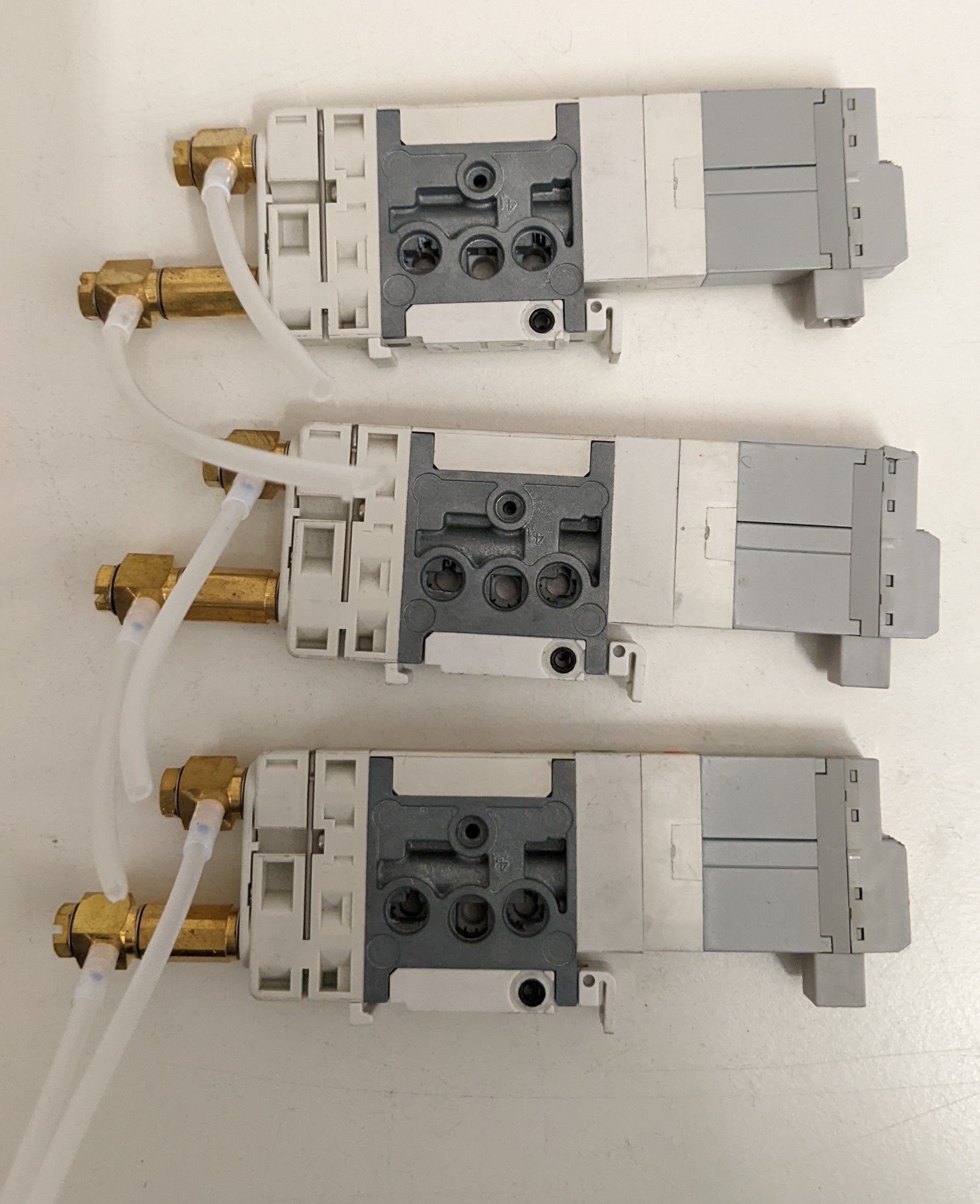 Used SMC 5 Port Solenoid Valve Rubber Seal, Body Ported Cassette Type Manifold