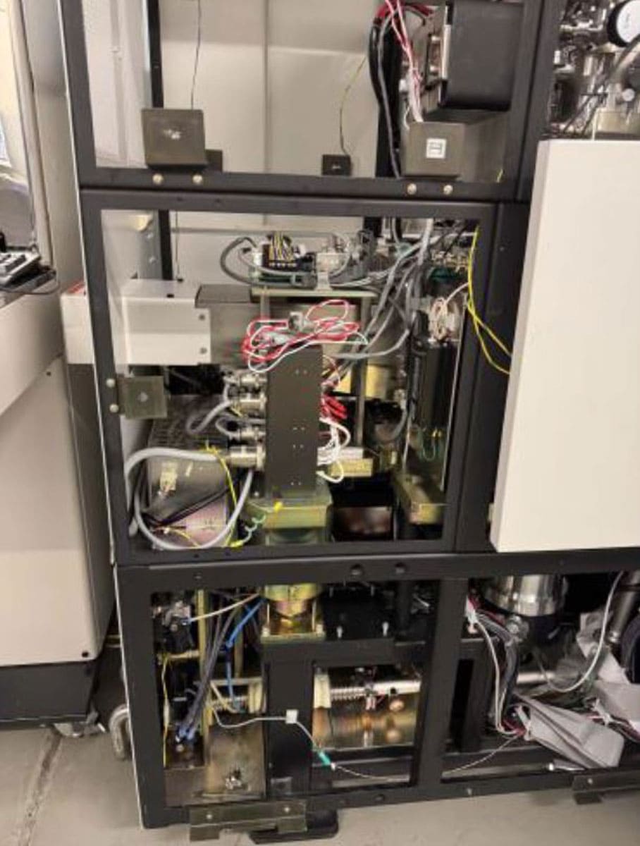 Used 996 Hitachi S-8820