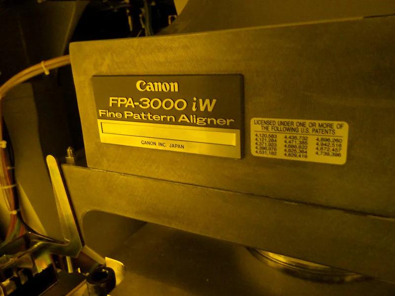 Used 2000 Canon FPA 3000 iW Stepper
