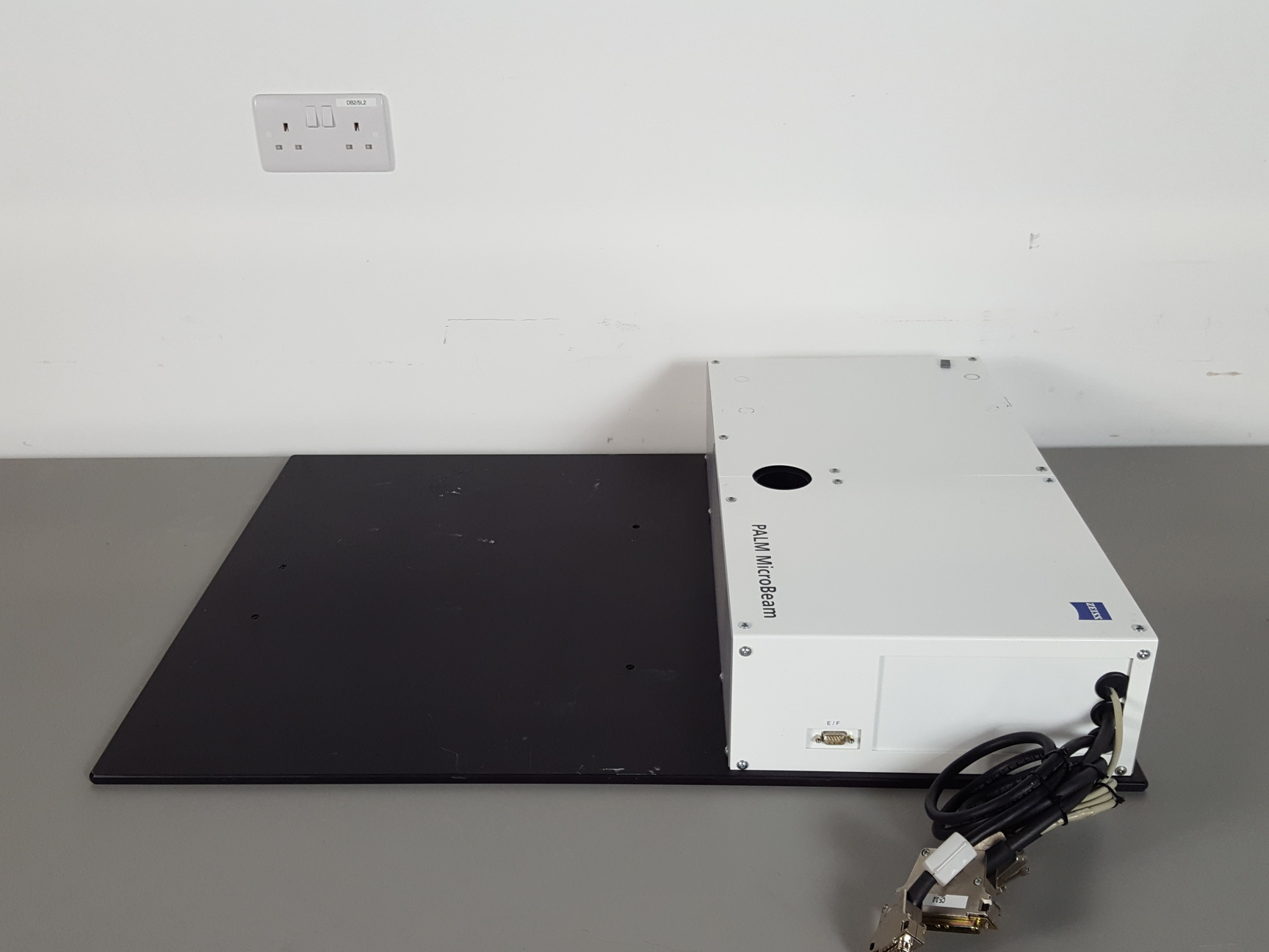 Used PALM Laser Microscope Microlaser Microbeam Capture Zeiss Axiovert 200M P.A.L.M