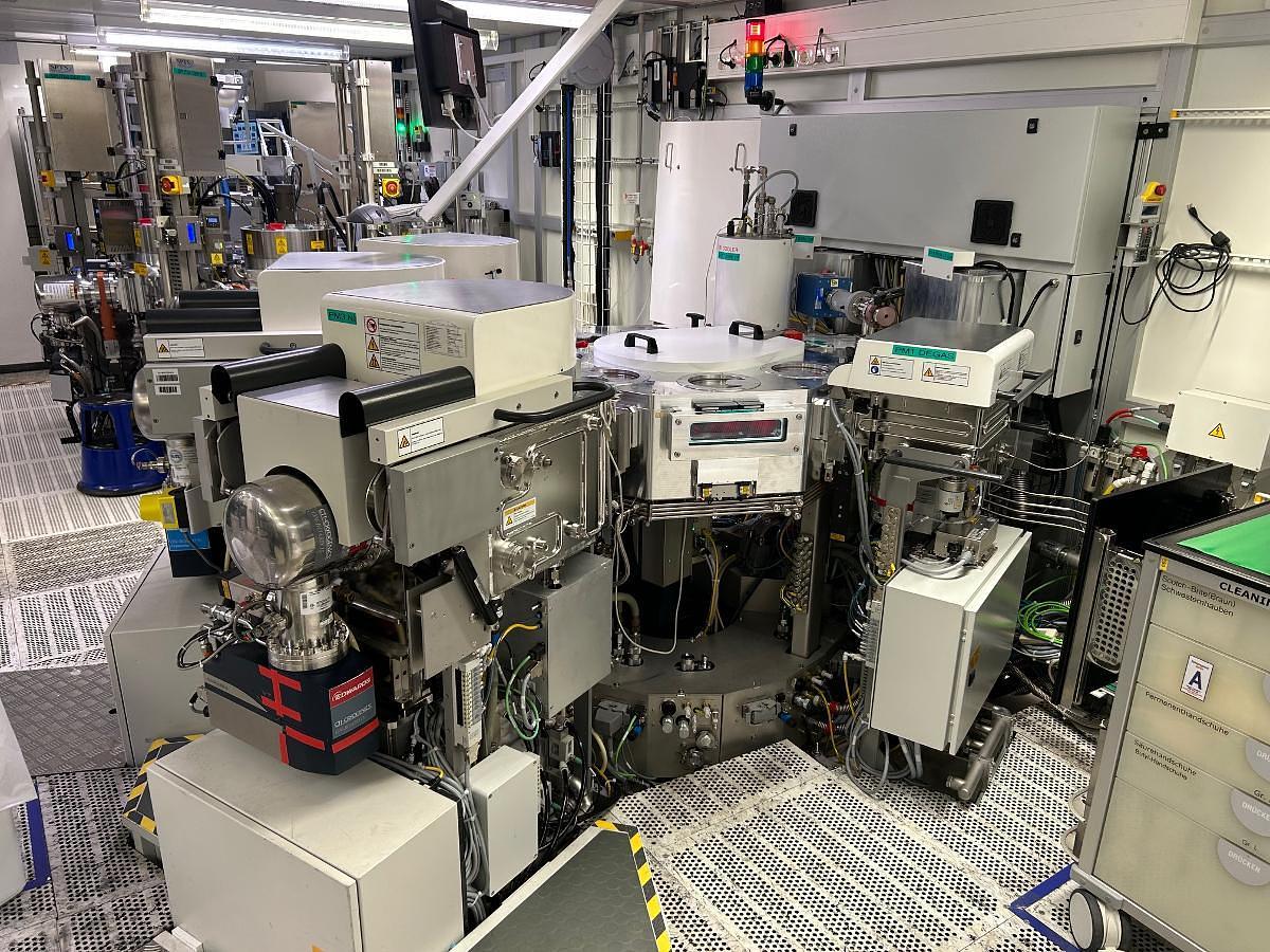 Used 2007 Evatec CLN 200 II CW with 3 PVD Chambers