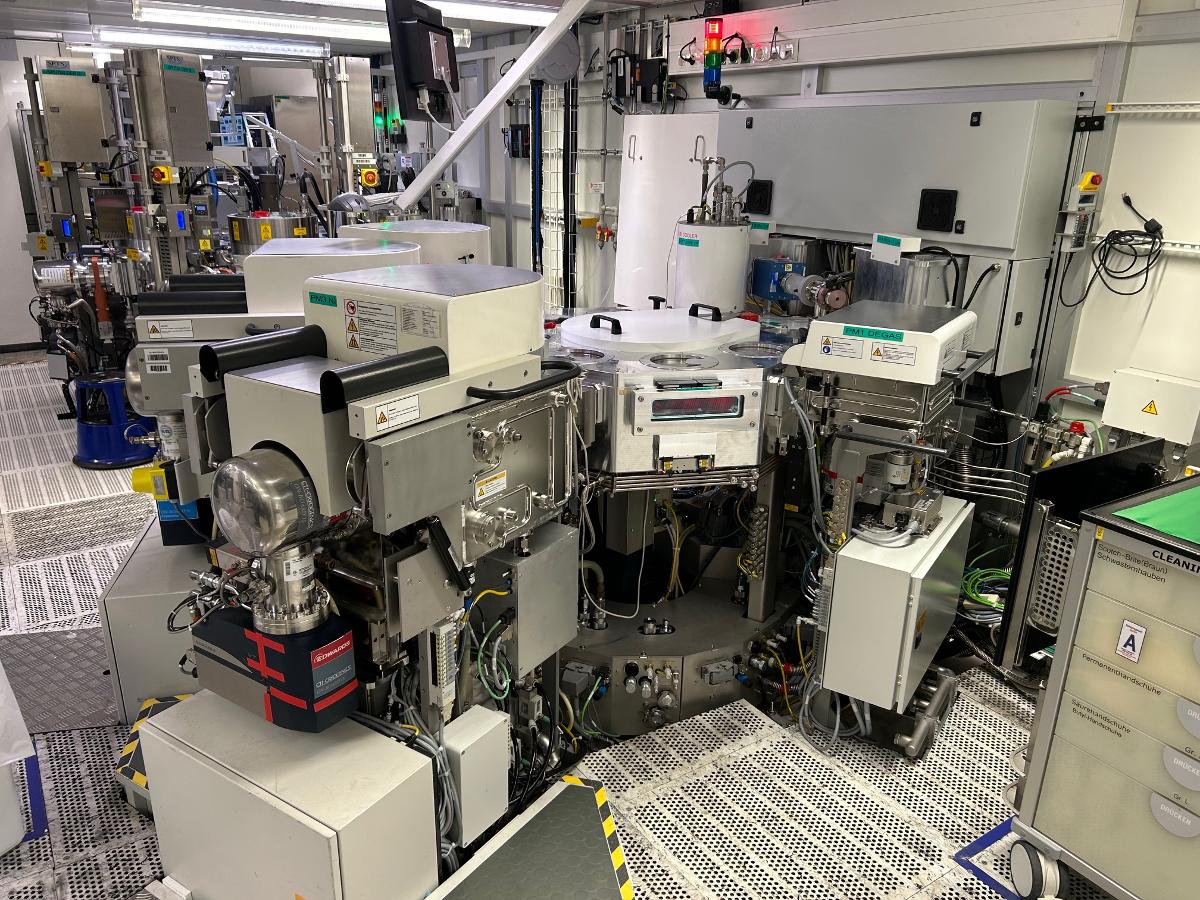 Used 2007 Evatec CLN 200 II CW with 3 PVD Chambers