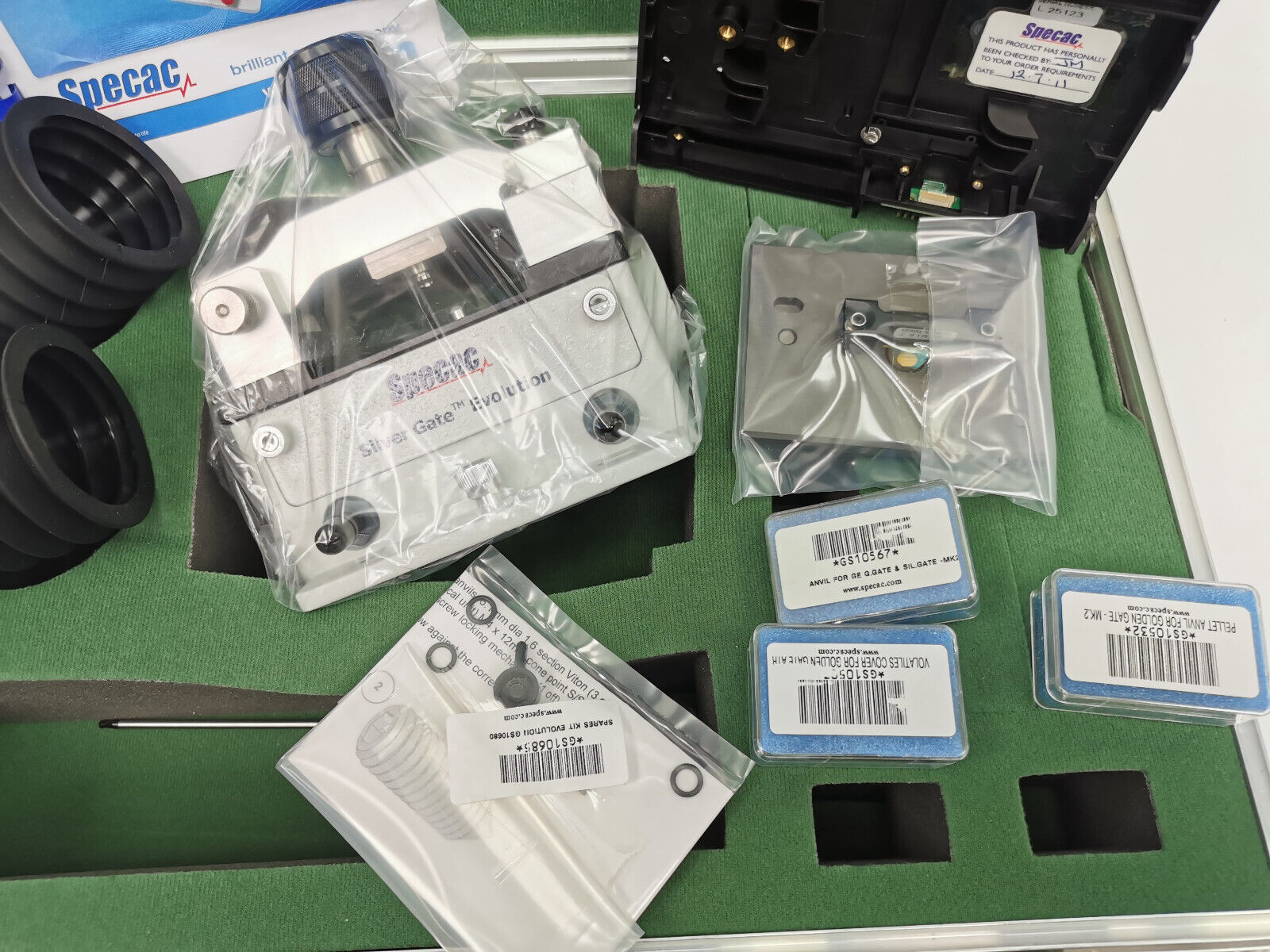 Used Perkin Elmer L1272328 Specac ATR Silver Gate Evolution Recessed ZnSe + Adapter