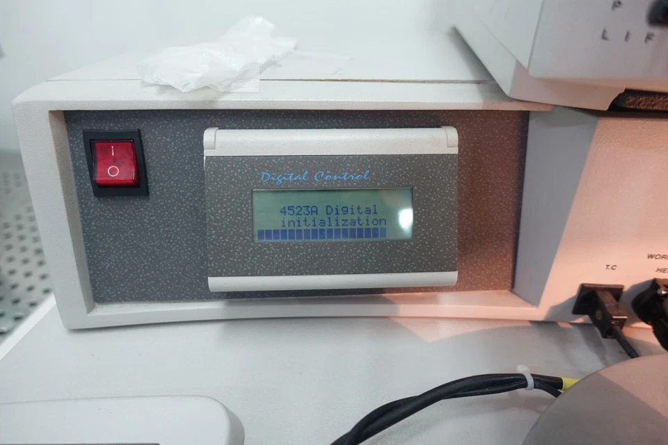 Used 2001 KULICKE & SOFFA 4523AD 4523A DIGITAL K&S ULTRASONIC WEDGE WIRE BONDER