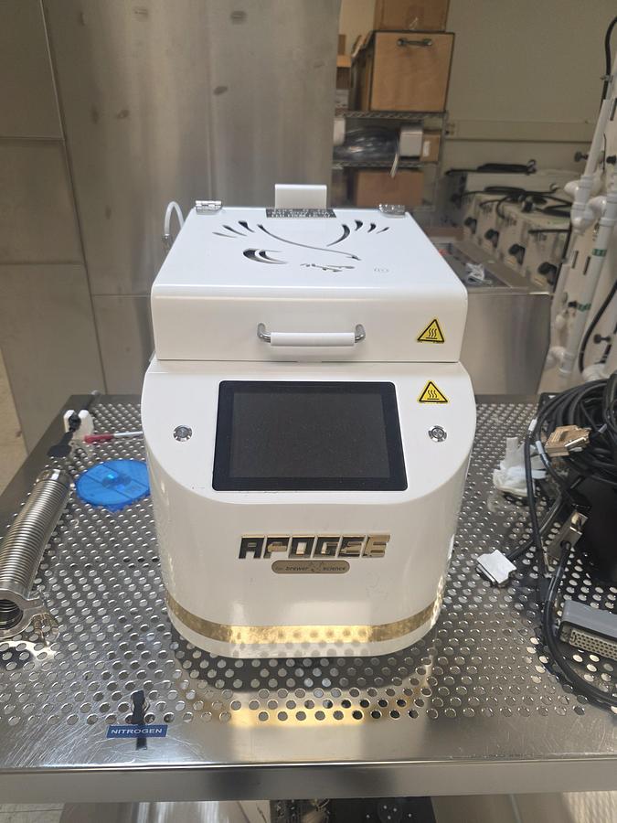 Used Brewer Science APOGEE Bake Plate System