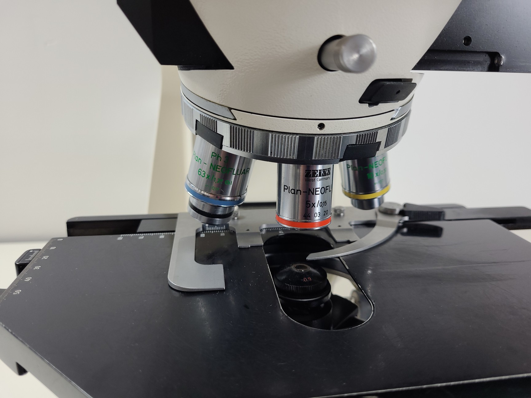 Used Zeiss Axiophot Microscope w/ 5 x Zeiss Plan-NEOFLUAR Objectives Lab