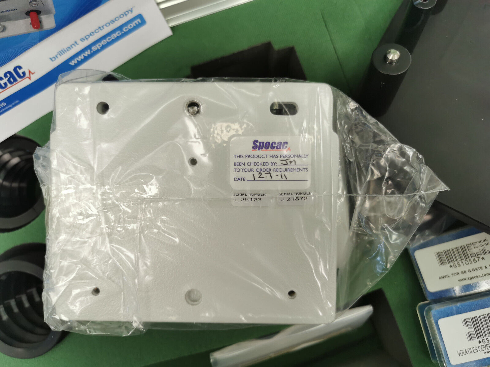 Used Perkin Elmer L1272328 Specac ATR Silver Gate Evolution Recessed ZnSe + Adapter