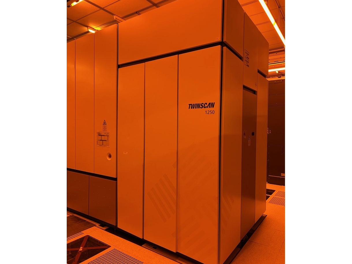 Used 2003 ASML AT1250 DUV193nm