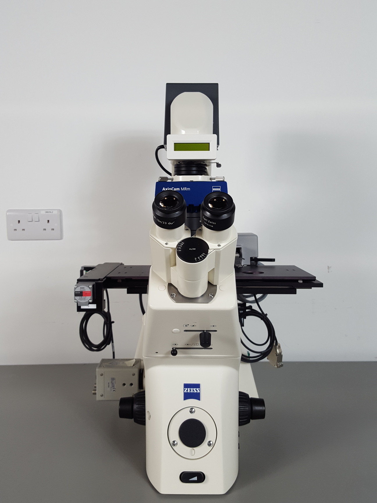 Used PALM Laser Microscope Microlaser Microbeam Capture Zeiss Axiovert 200M P.A.L.M