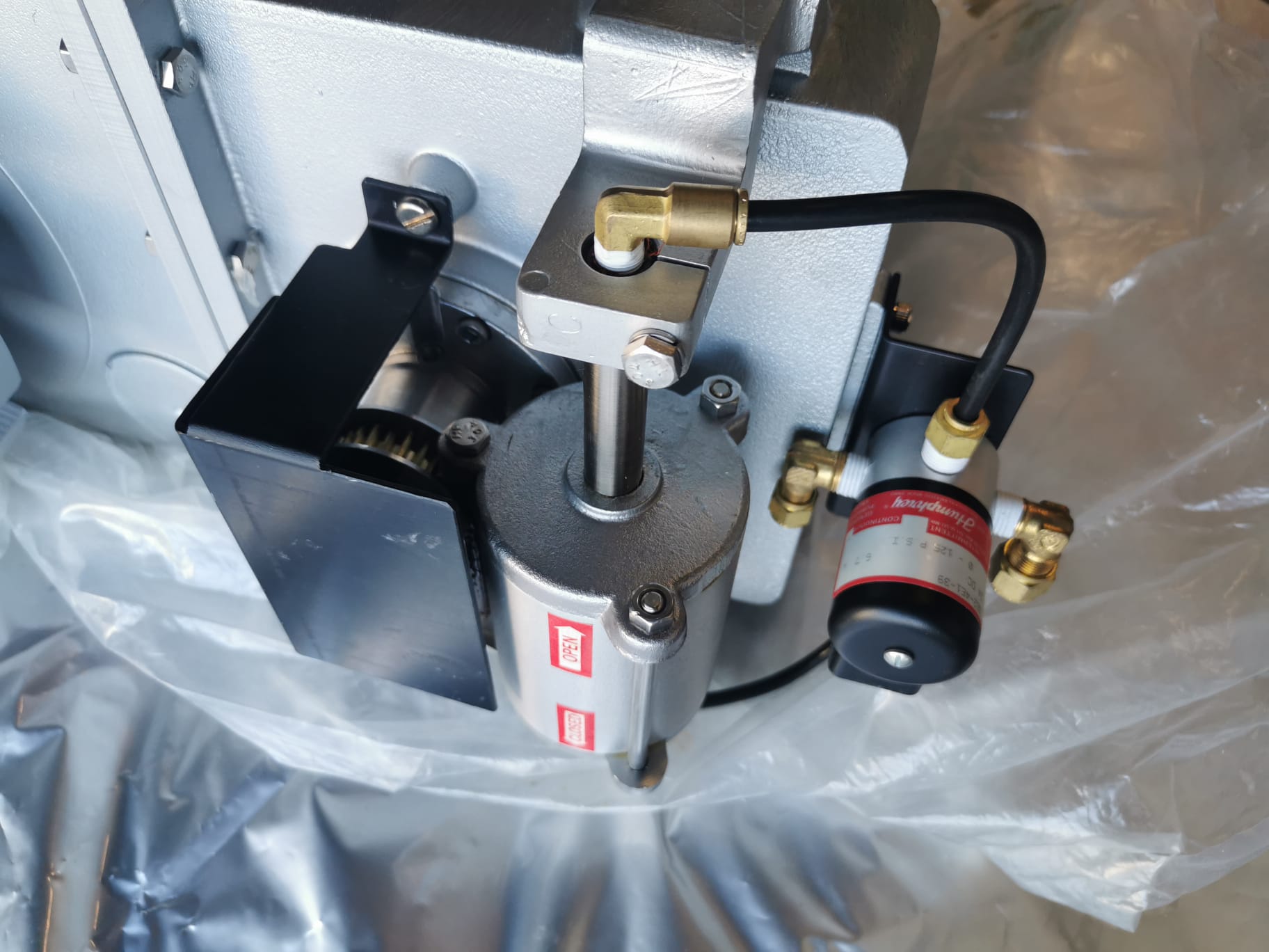 Used Eaton Nova 6200 AV Vacuum Research Company Gate Valve