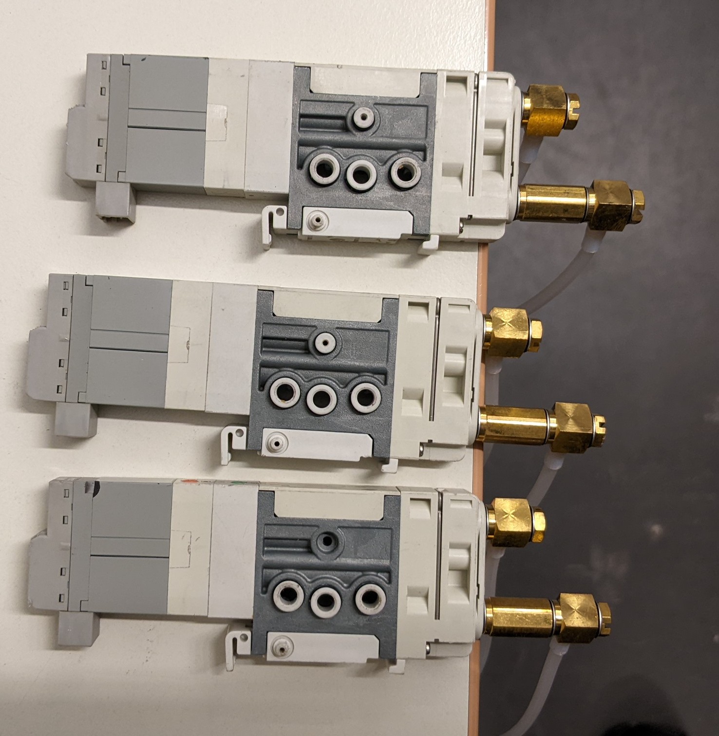 Used SMC 5 Port Solenoid Valve Rubber Seal, Body Ported Cassette Type Manifold