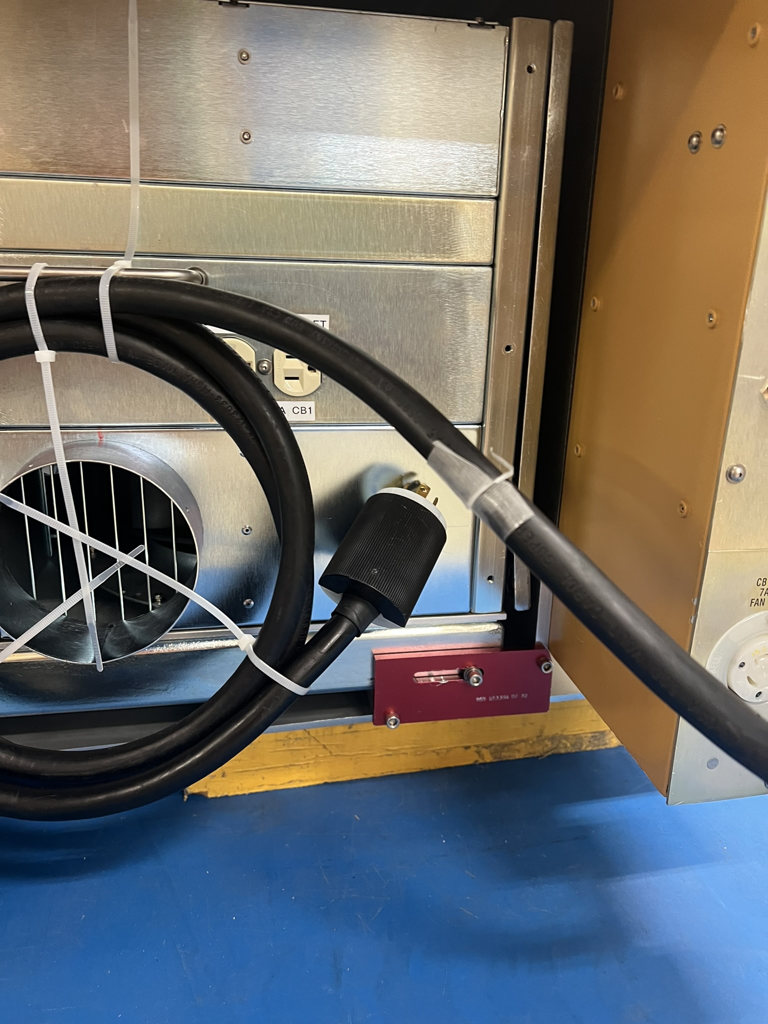 Used KLA 2138 XP Dual open cassette for 200mm