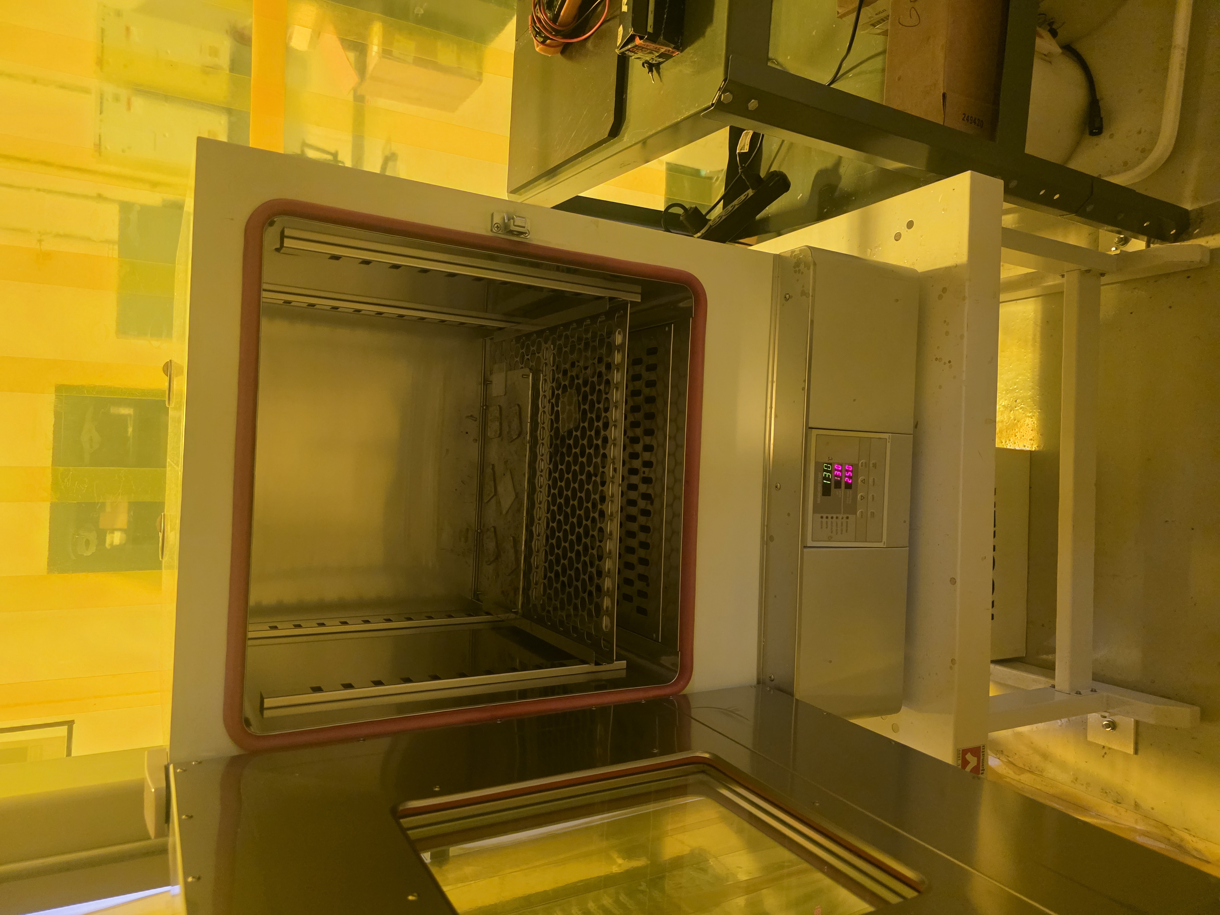 Used Yamato  DVS402C Drying Lab Oven