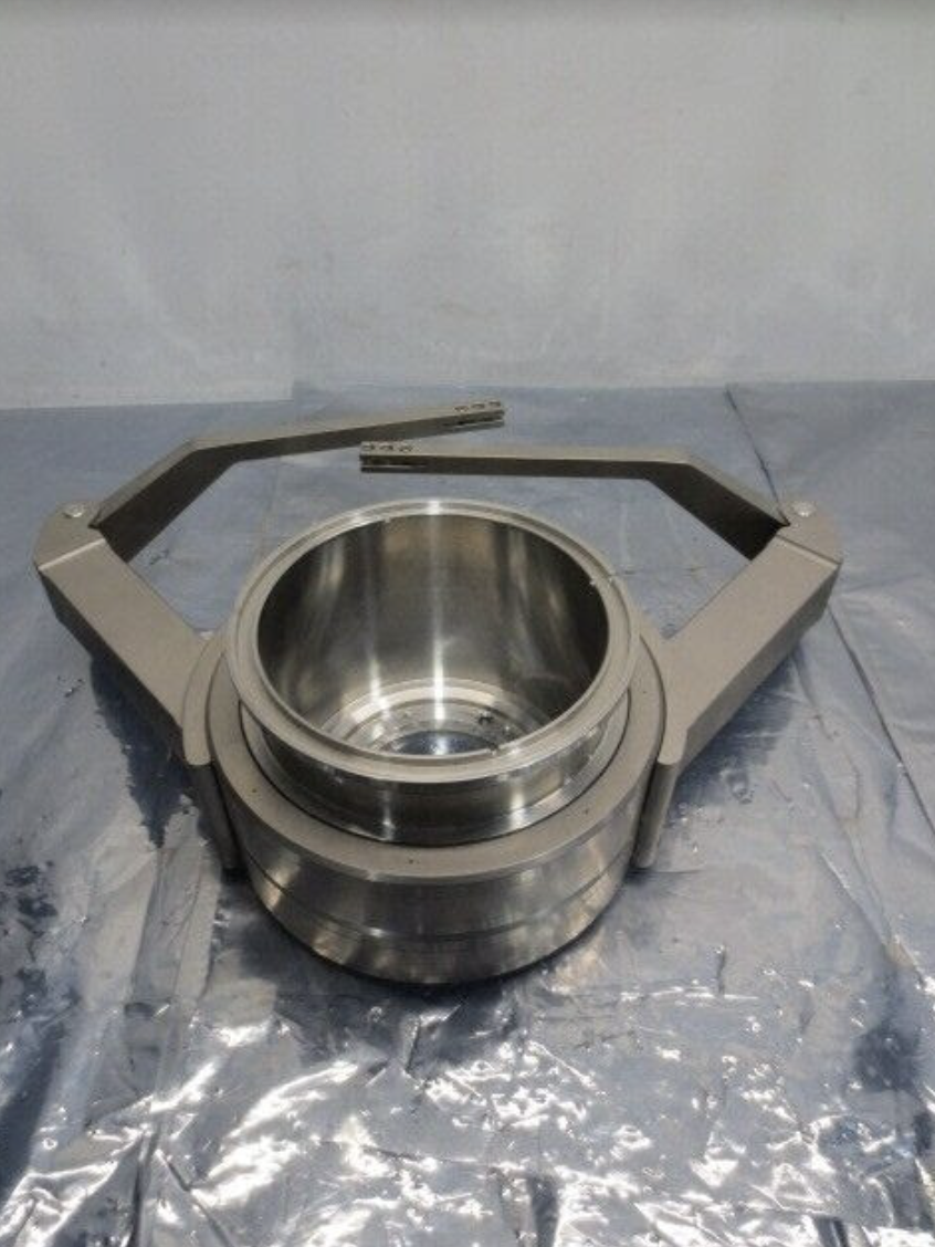 Used AMAT HP ROBOT ARM WITH DRIVER HUB, CYLINDER, PIPE, AMAT CENTURA ENDURA HP,113704