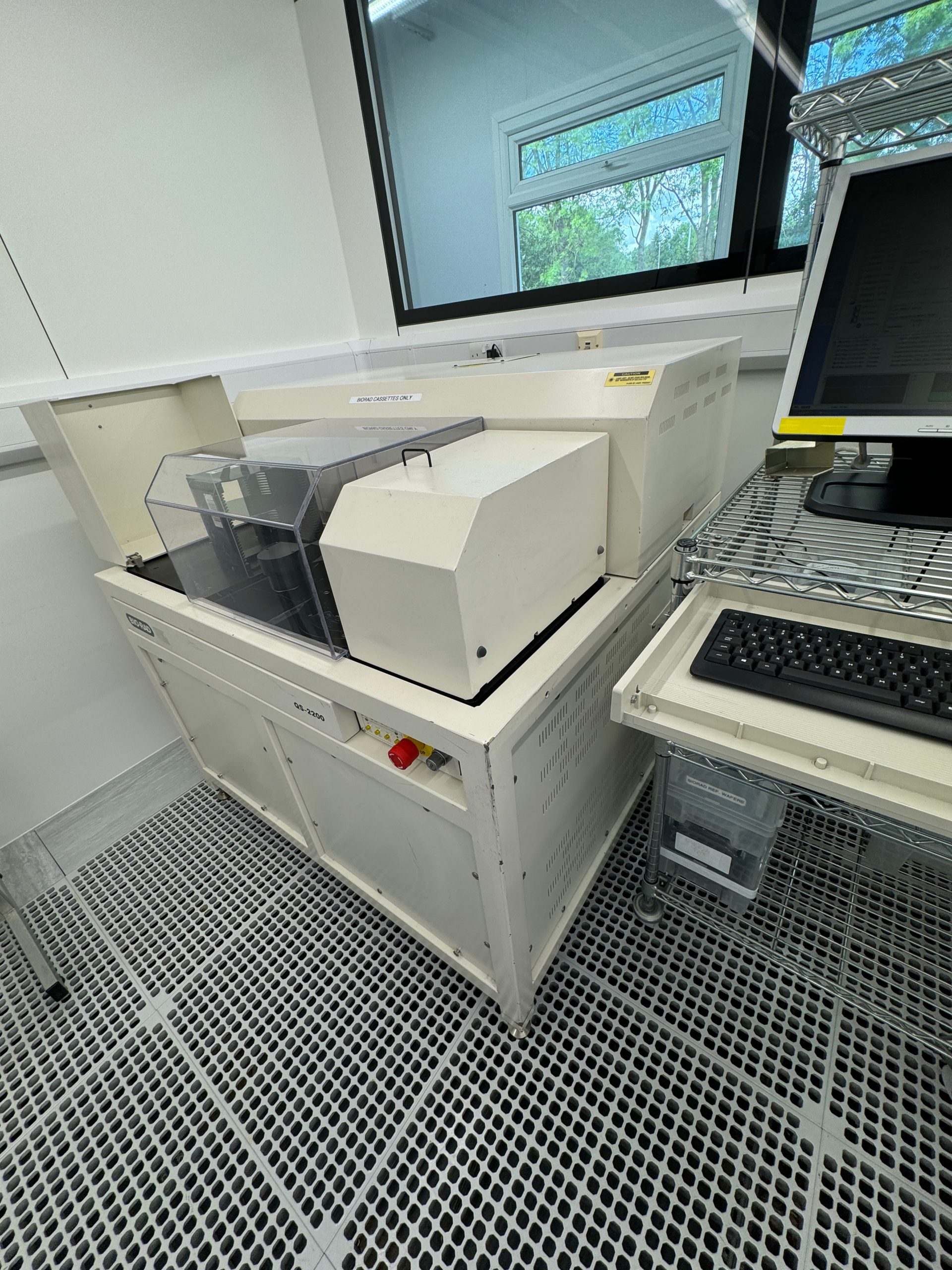 Used Biorad/Accent QS 2200 A Spectrometer