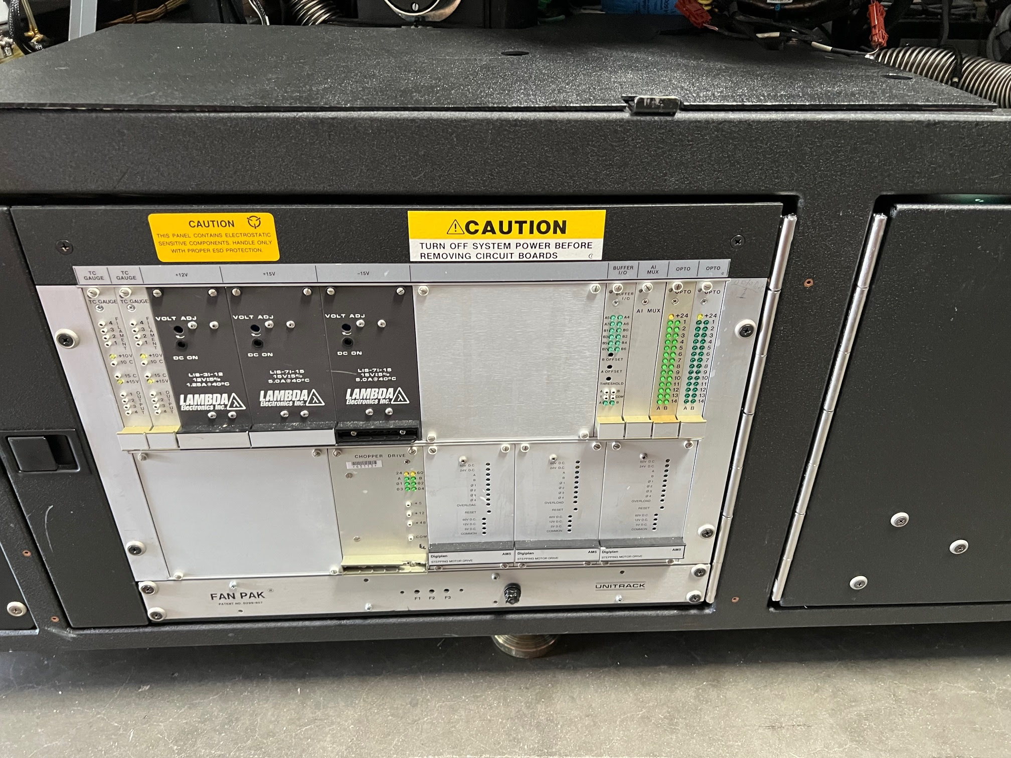 Used 1993 AMAT P5000 PECVD tool 3 Chamber