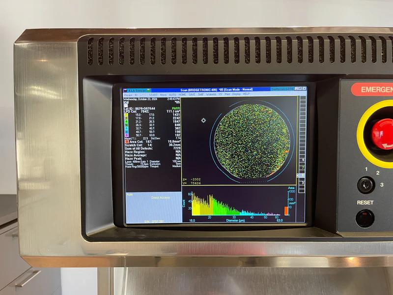 Used 1997 KLA-Tencor Surfscan 6220 Defect Inspection System