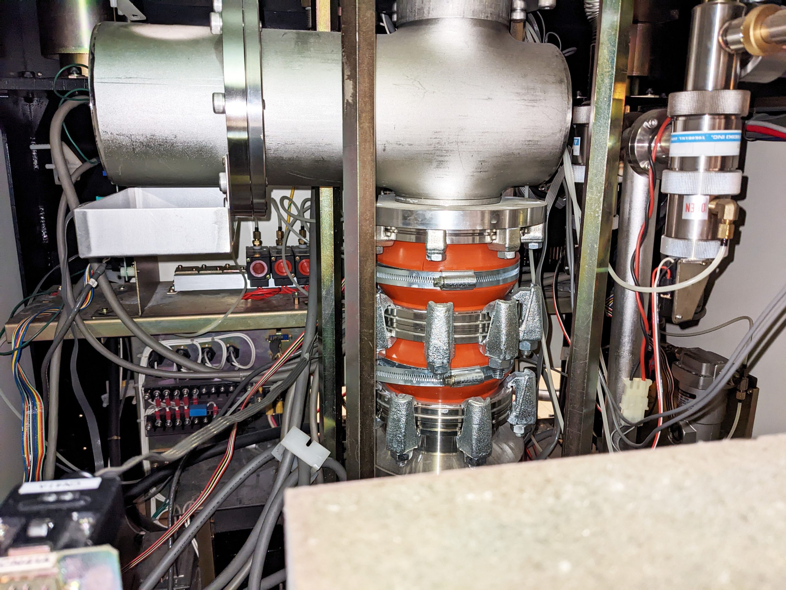 Used 1998 Hitachi S 5000 Field Emission Scanning Electron Microscope