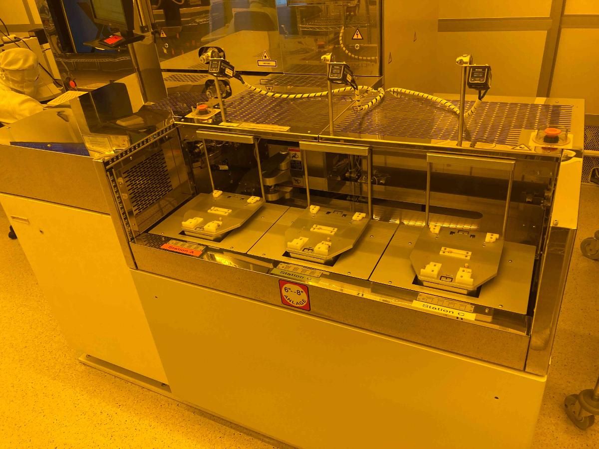 Used 2004 Hitachi S9220 CD-SEM