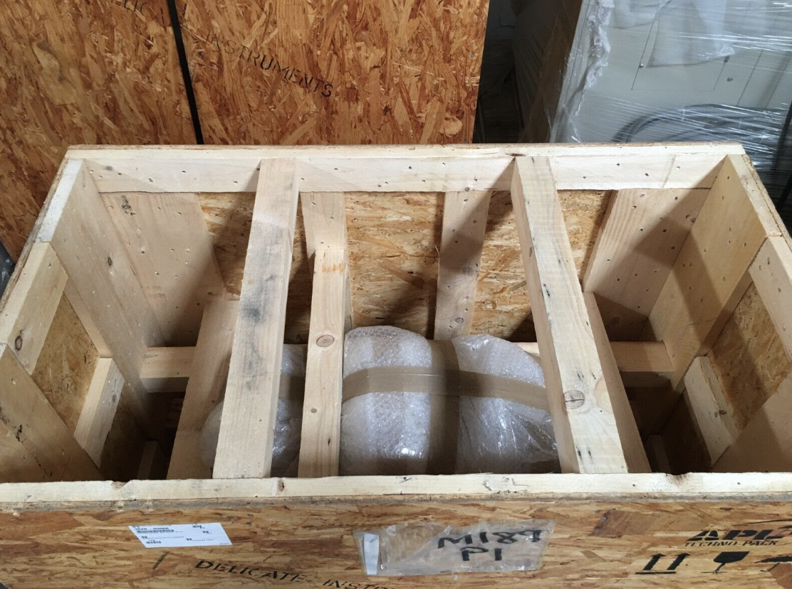 Used AMAT 3620-90066 wE2M40 MINOIL Rotary Pump, 50Hz, EDWARDS 40, E2M40, 115514