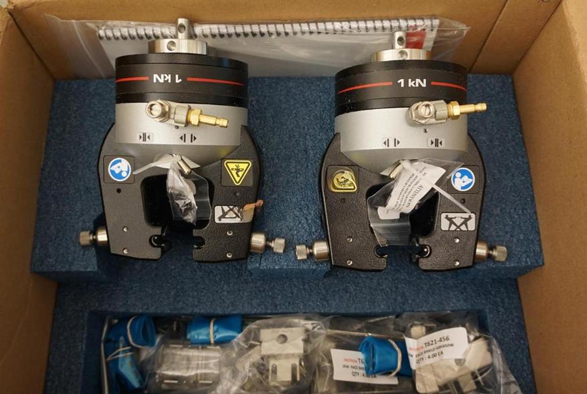 Instron 2712-041 Pneumatic 1kN (224.8lbf) grips