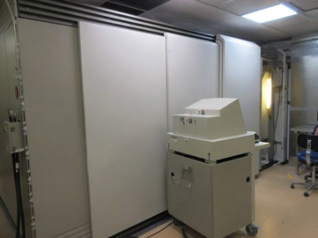 Used 1995 AMAT Varian E500HP Medium Current Implanter