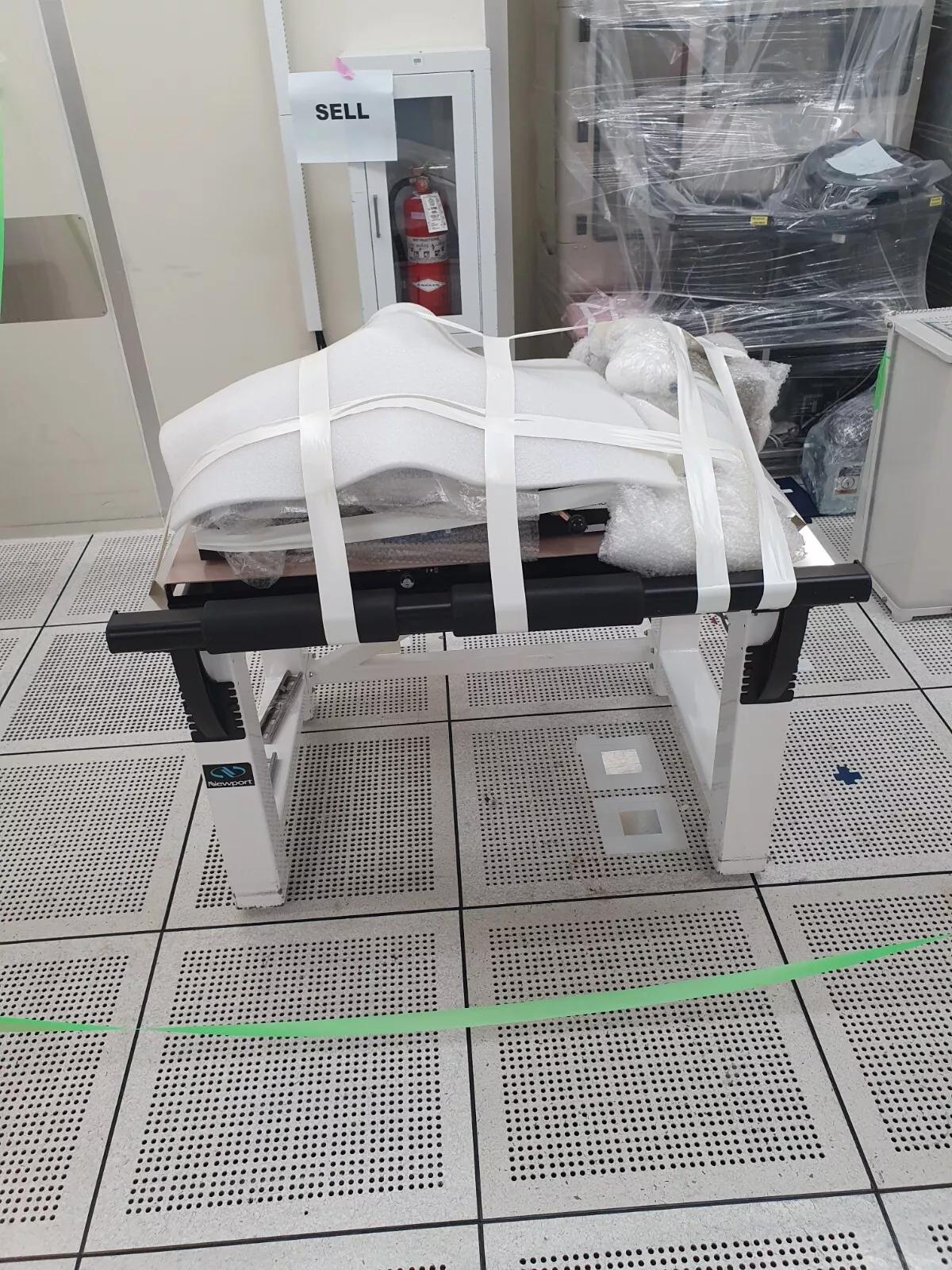 Used 1998 IWATSU ST-0505 Thickness meter