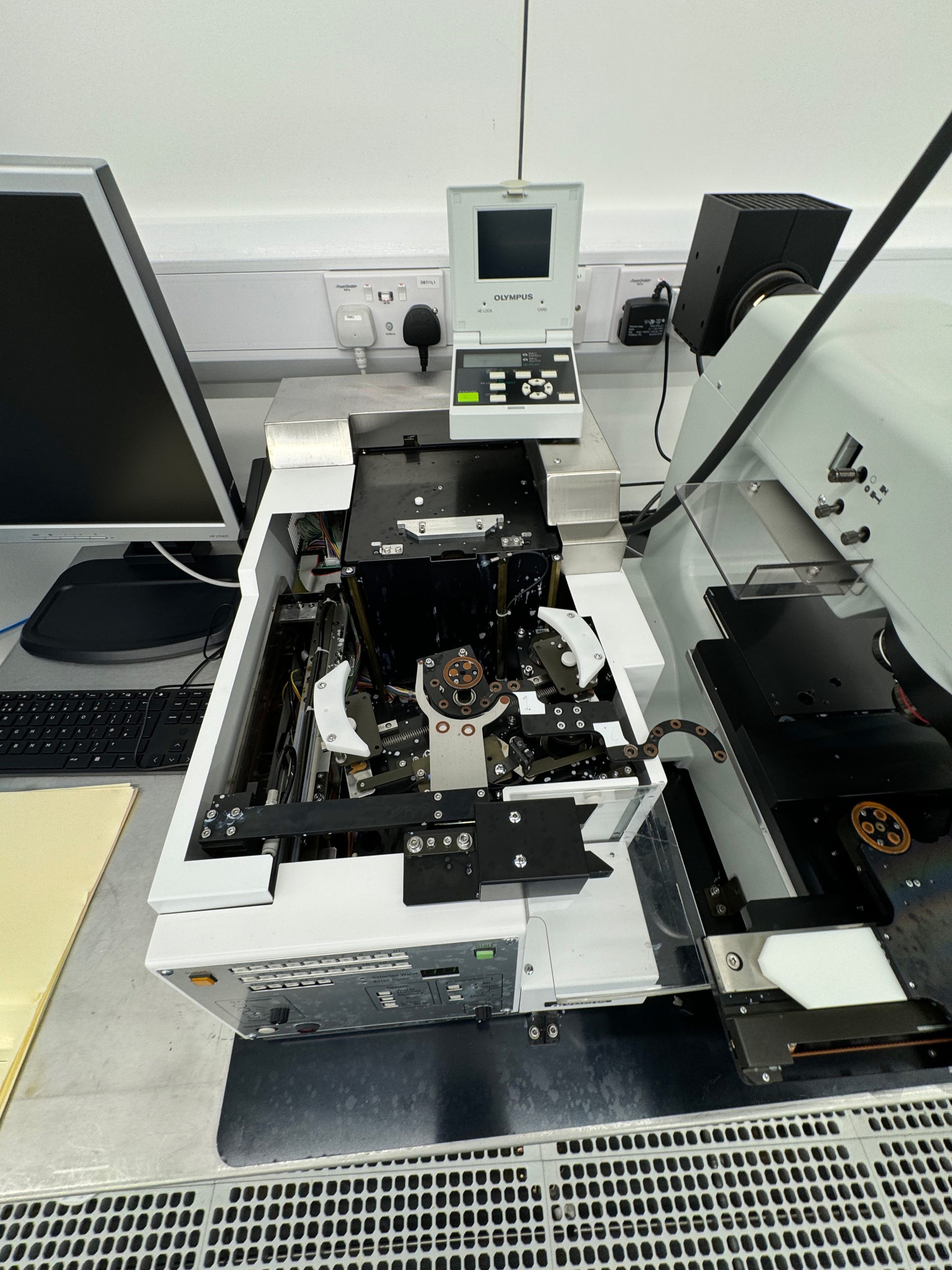 Used Olypmus AL 100 Wafer Loader