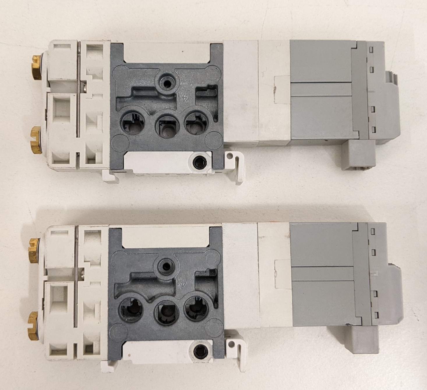 Used SMC 5 Port Solenoid Valve Rubber Seal, Body Ported Cassette Type Manifold