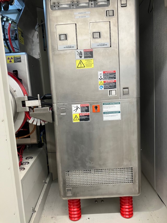 Used 2000 Varian VIIsion 200+