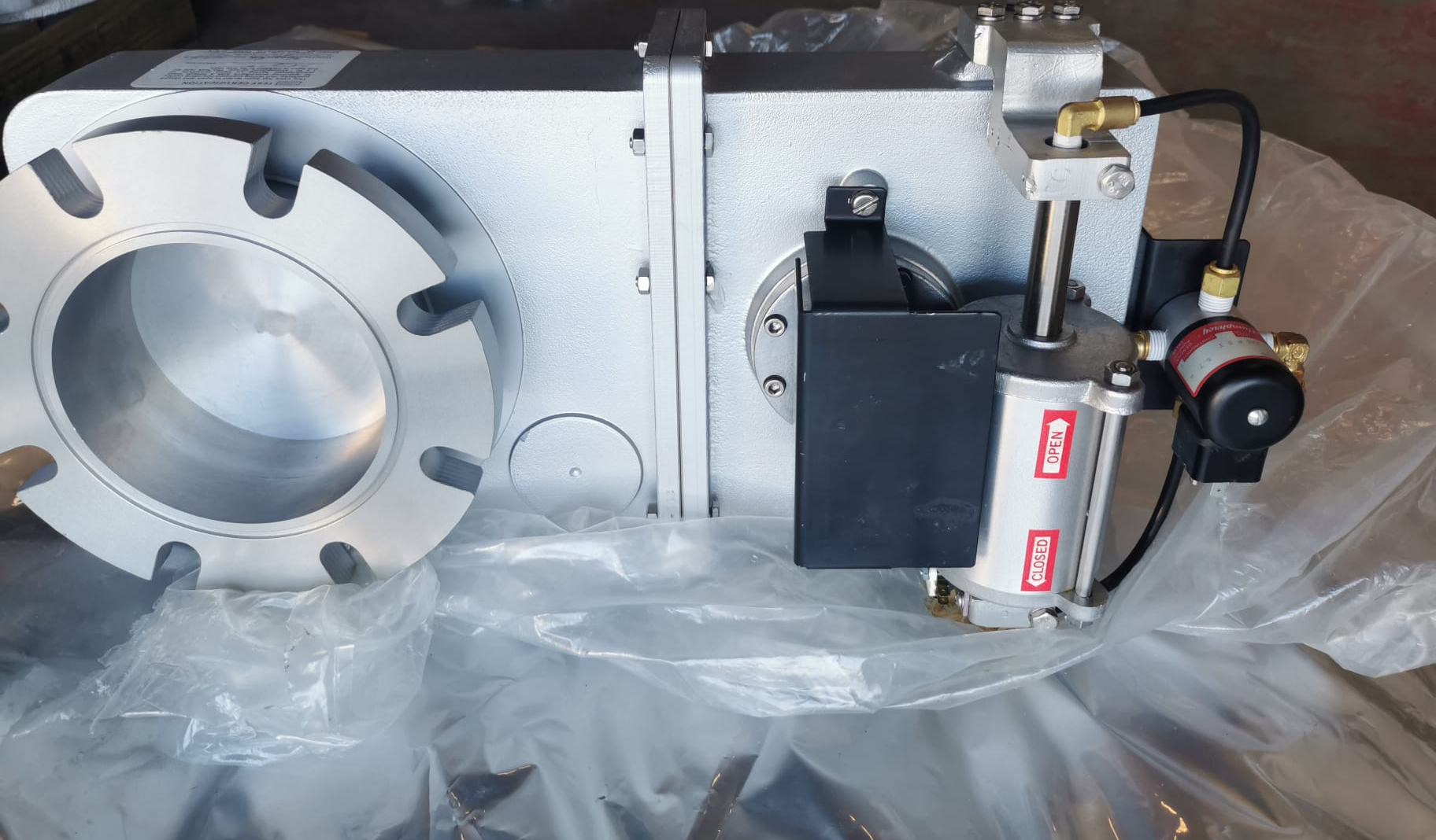 Used Eaton Nova 6200 AV Vacuum Research Company Gate Valve