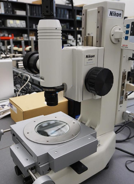 Used NIKON MM200 toolmakers microscope