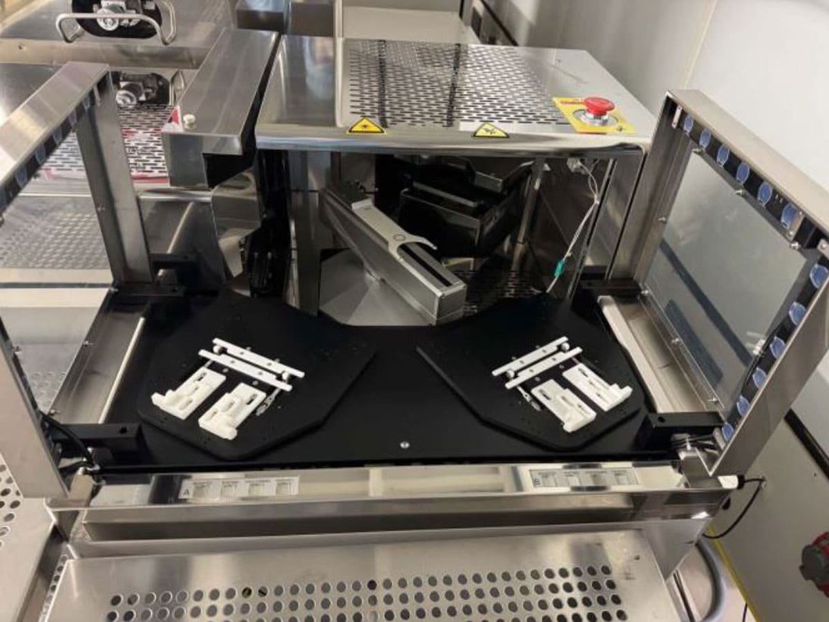 Used 996 Hitachi S-8820