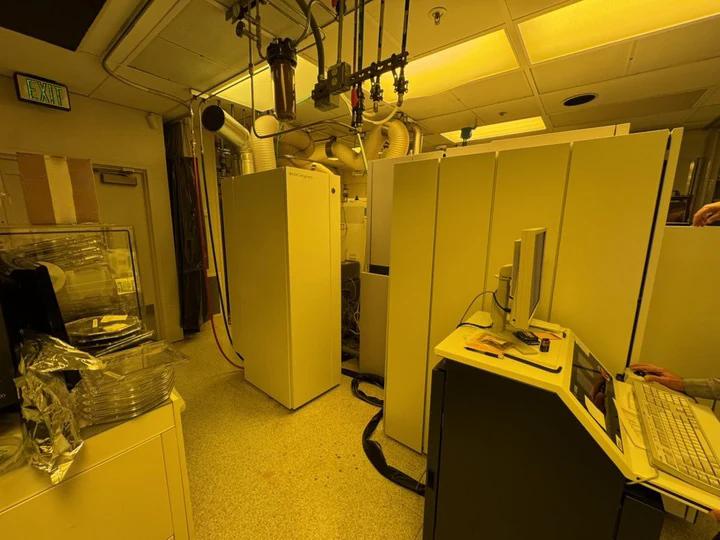 Used 1996 ASML PAS 5500 / 300 C DUV Stepper (Deep Ultraviolet)