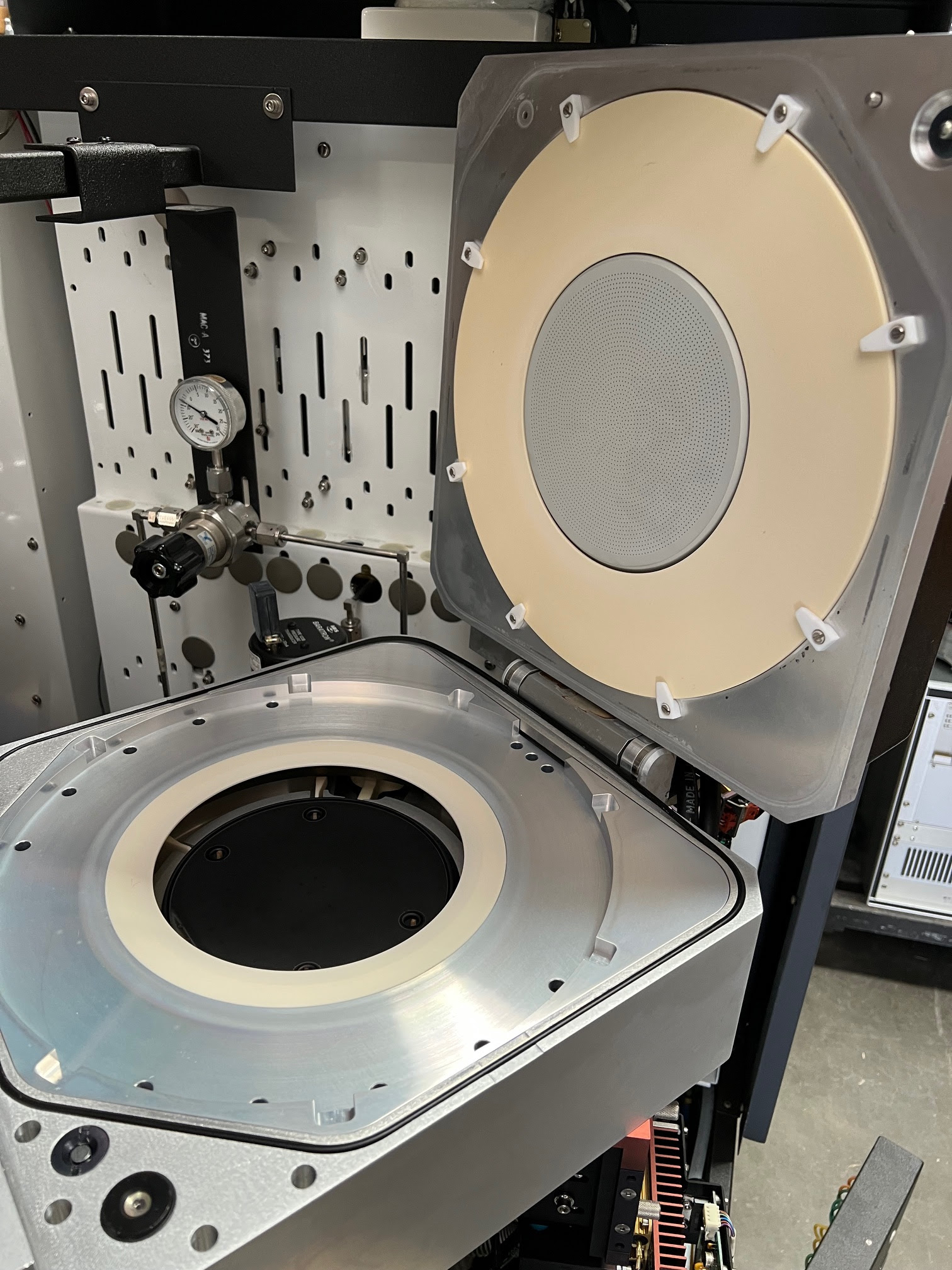 Used 1993 AMAT P5000 PECVD tool 3 Chamber