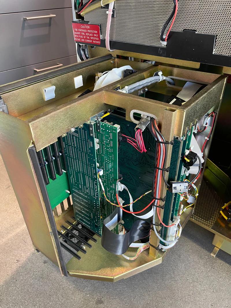 Used 1997 KLA-Tencor Surfscan 6220 Defect Inspection System