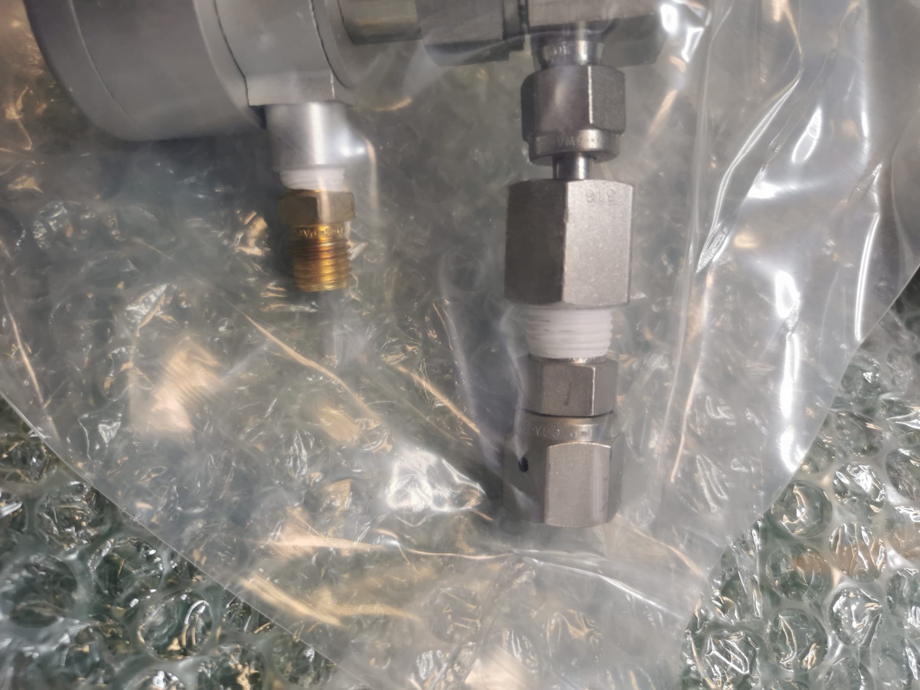 Used Eaton Nova 6200AV Gas fittings