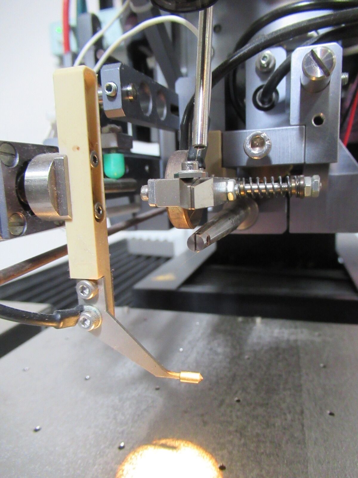 Used F&K Delvotek 6200 Gold Ball Wire Bonder System w/ Leica MZ6 Head