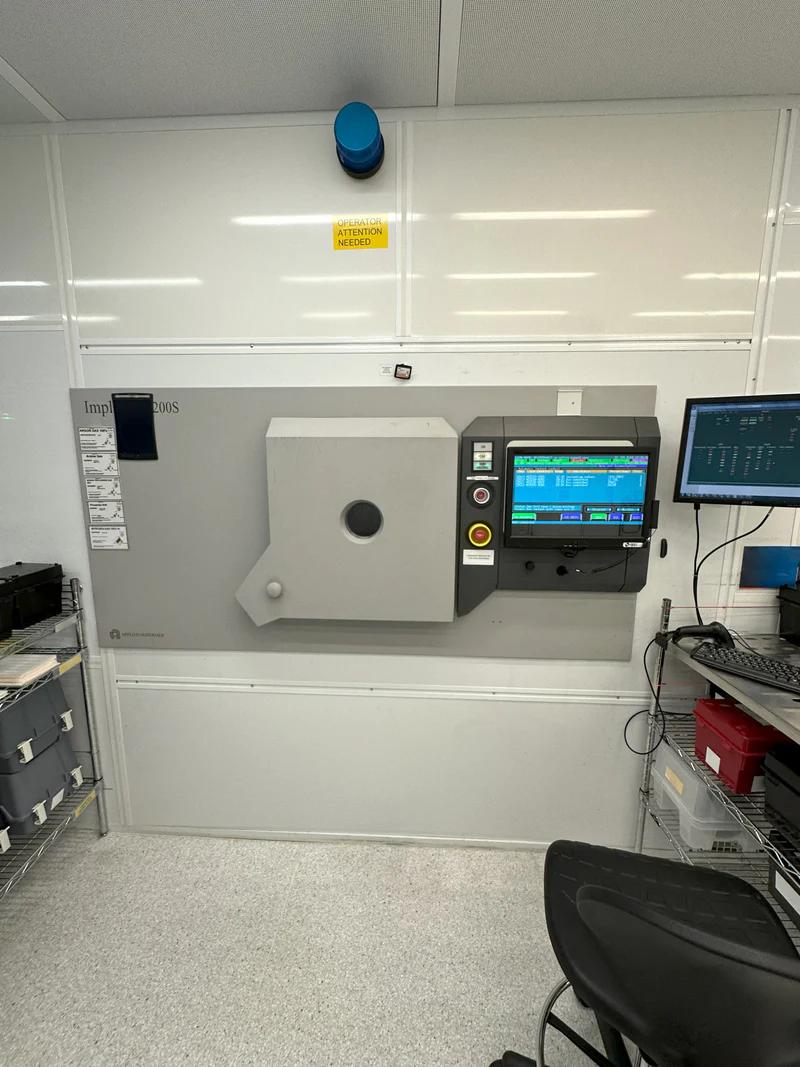 Used 2000 AMAT 9500XR Implanter