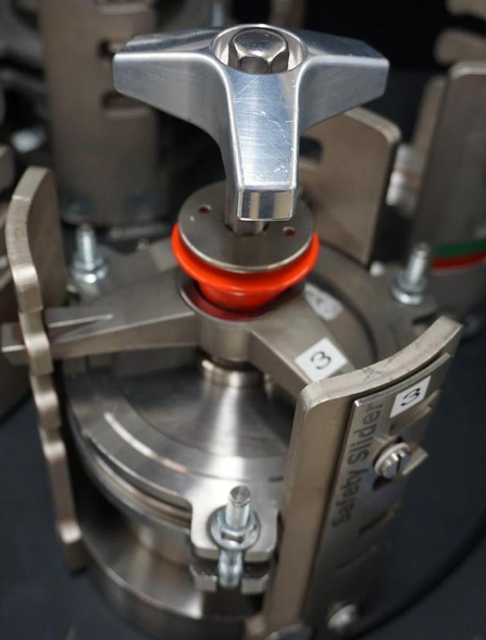 Used 2016 Retsch  PM400 Planetary Ball Mill with 4 Spider Clamps