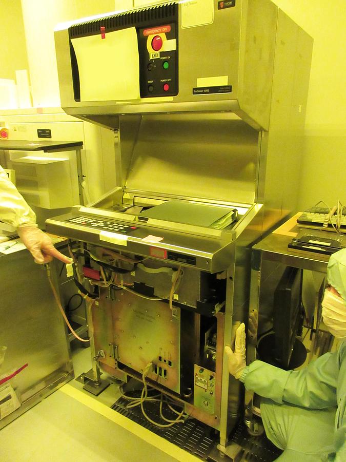 Used KLA Surfscan 6200 Particle Defect System