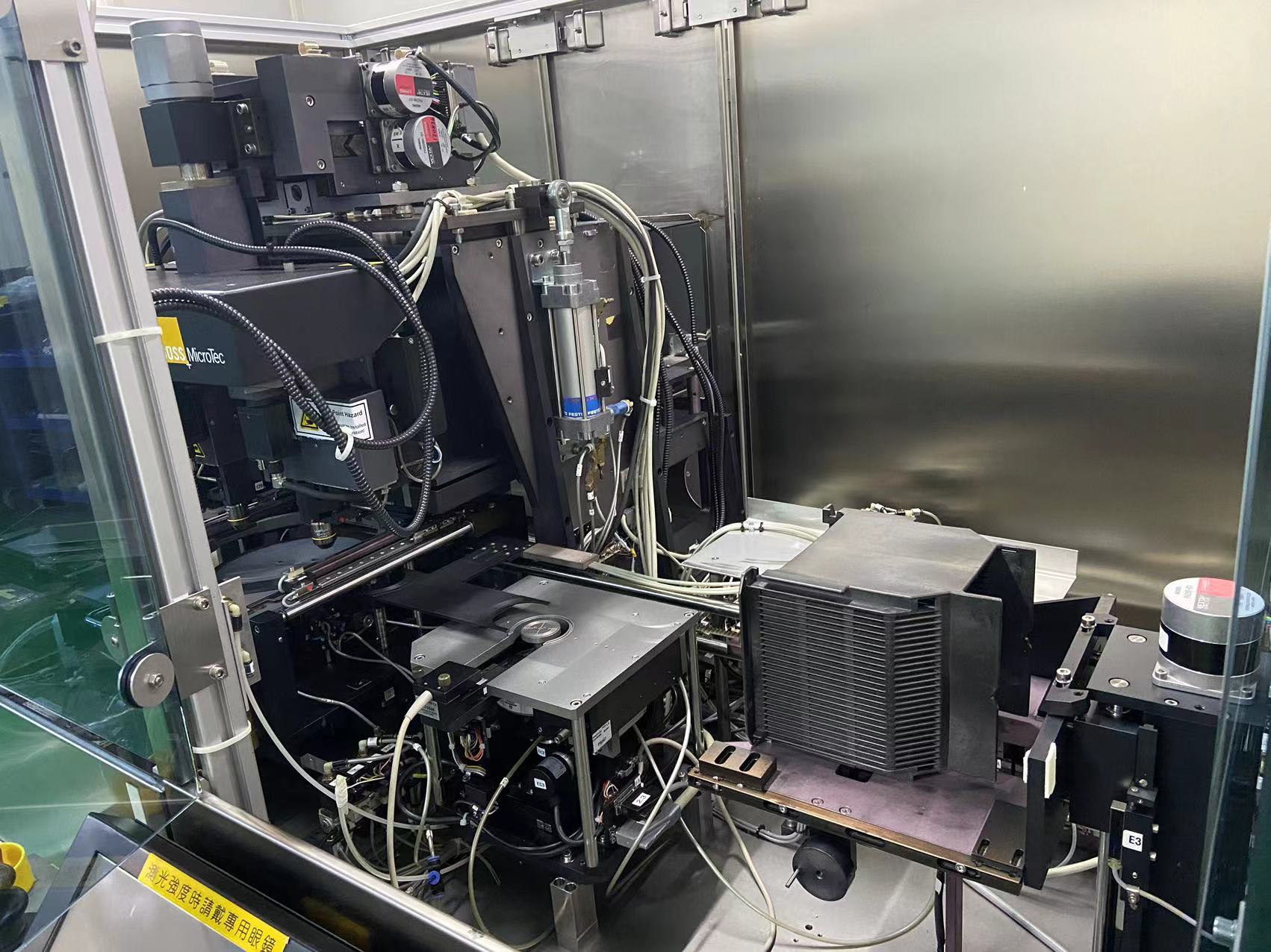 Used 2006 Suss MA300E Aligner