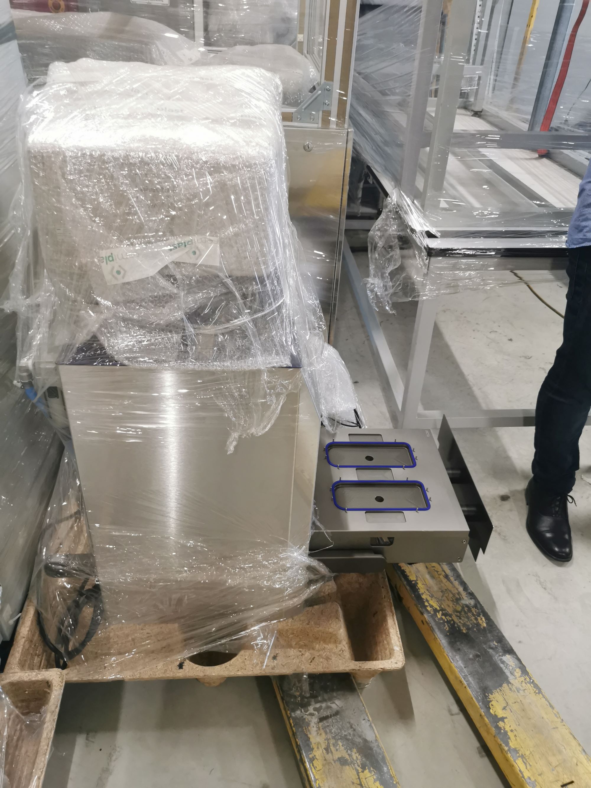 Used Europlasma CD 900 Manual load Plasma Cleaner