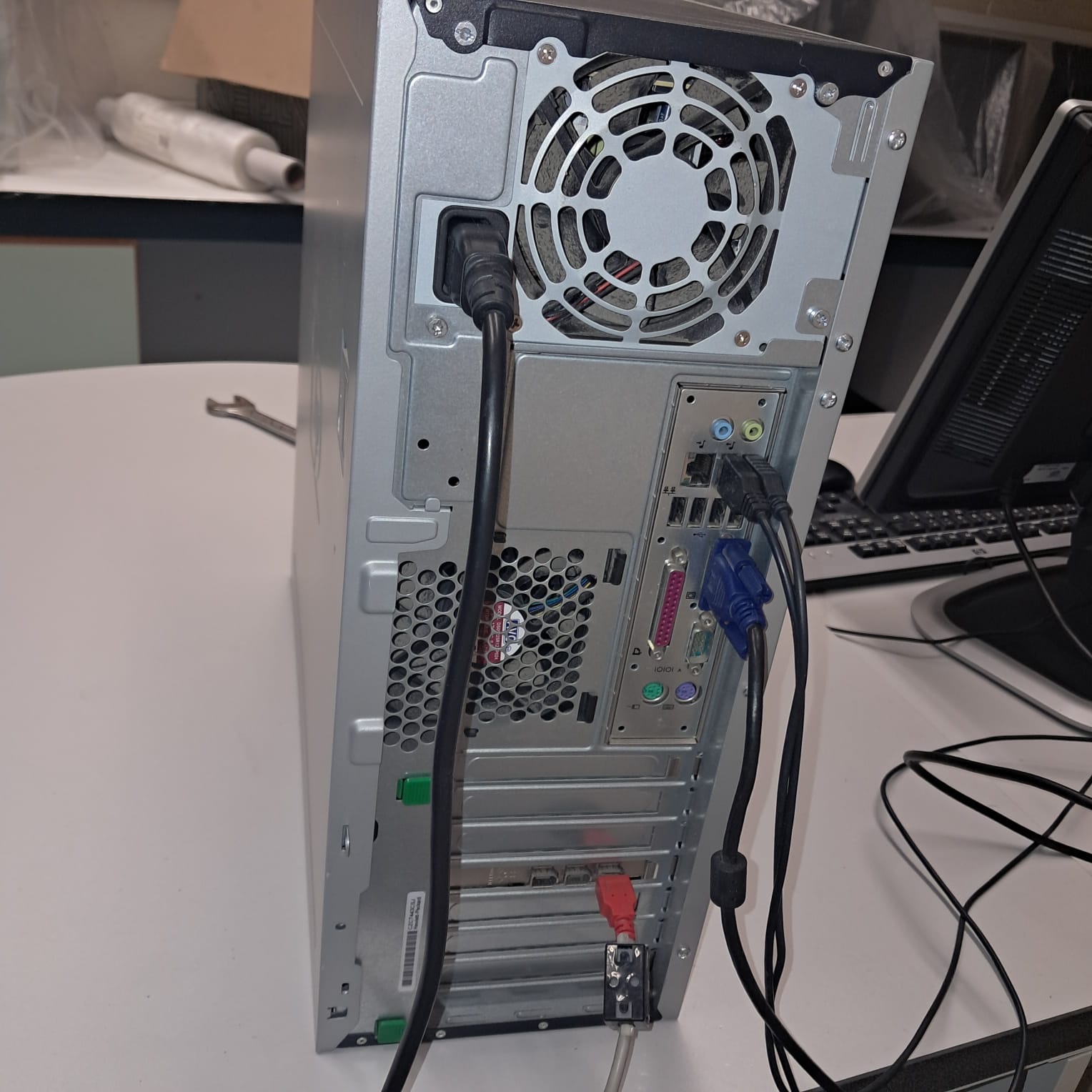 Used HITACHI S-3200 SEM