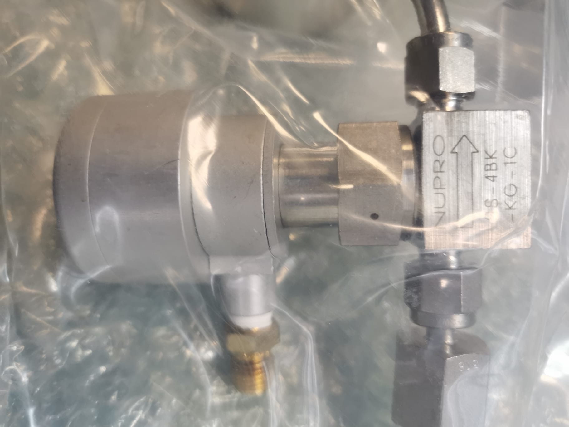 Used Eaton Nova 6200AV Gas fittings