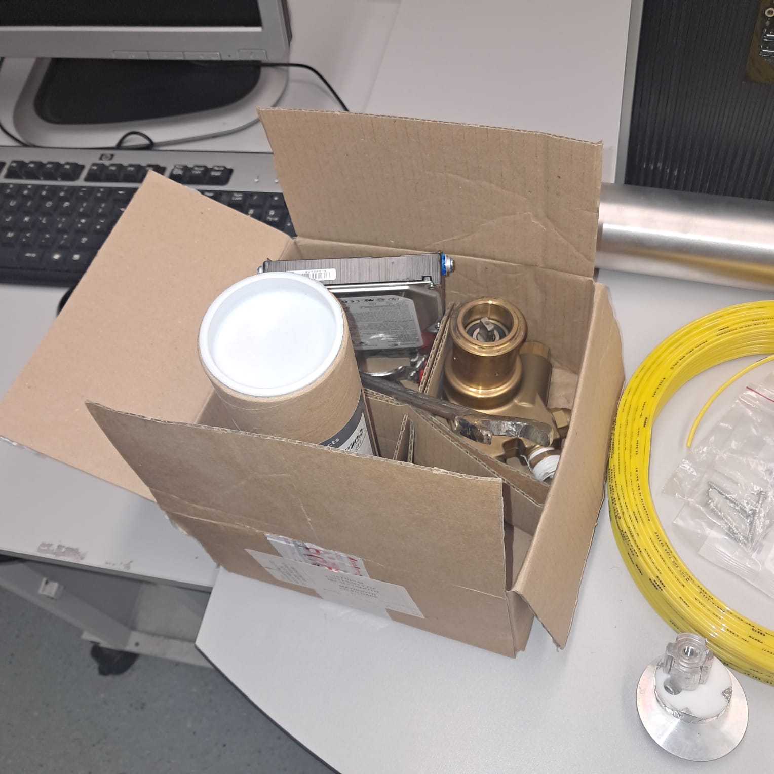 Used HITACHI S-3200 SEM