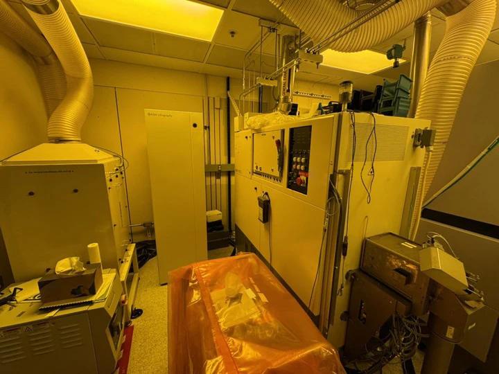 Used 1996 ASML PAS 5500 / 300 C DUV Stepper (Deep Ultraviolet)