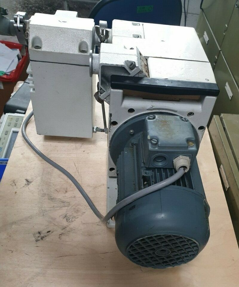 Used Leybold TRIVAC S16B Vacuum Pump W/ AR16-25 EXHAUST OIL MIST FILTER (RBD1.2)