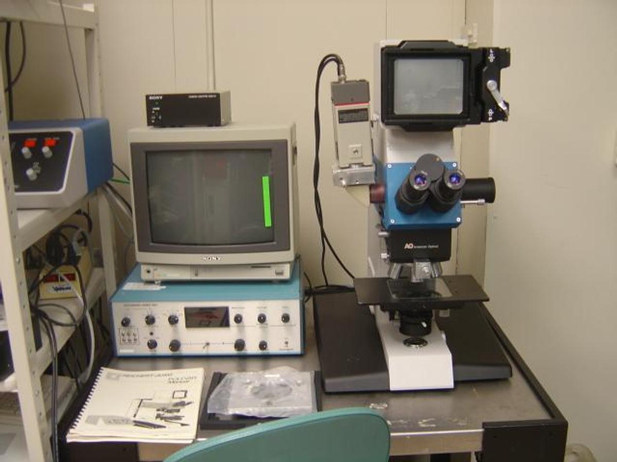 Used Reichert-Jung Polyvar MET  Microscope